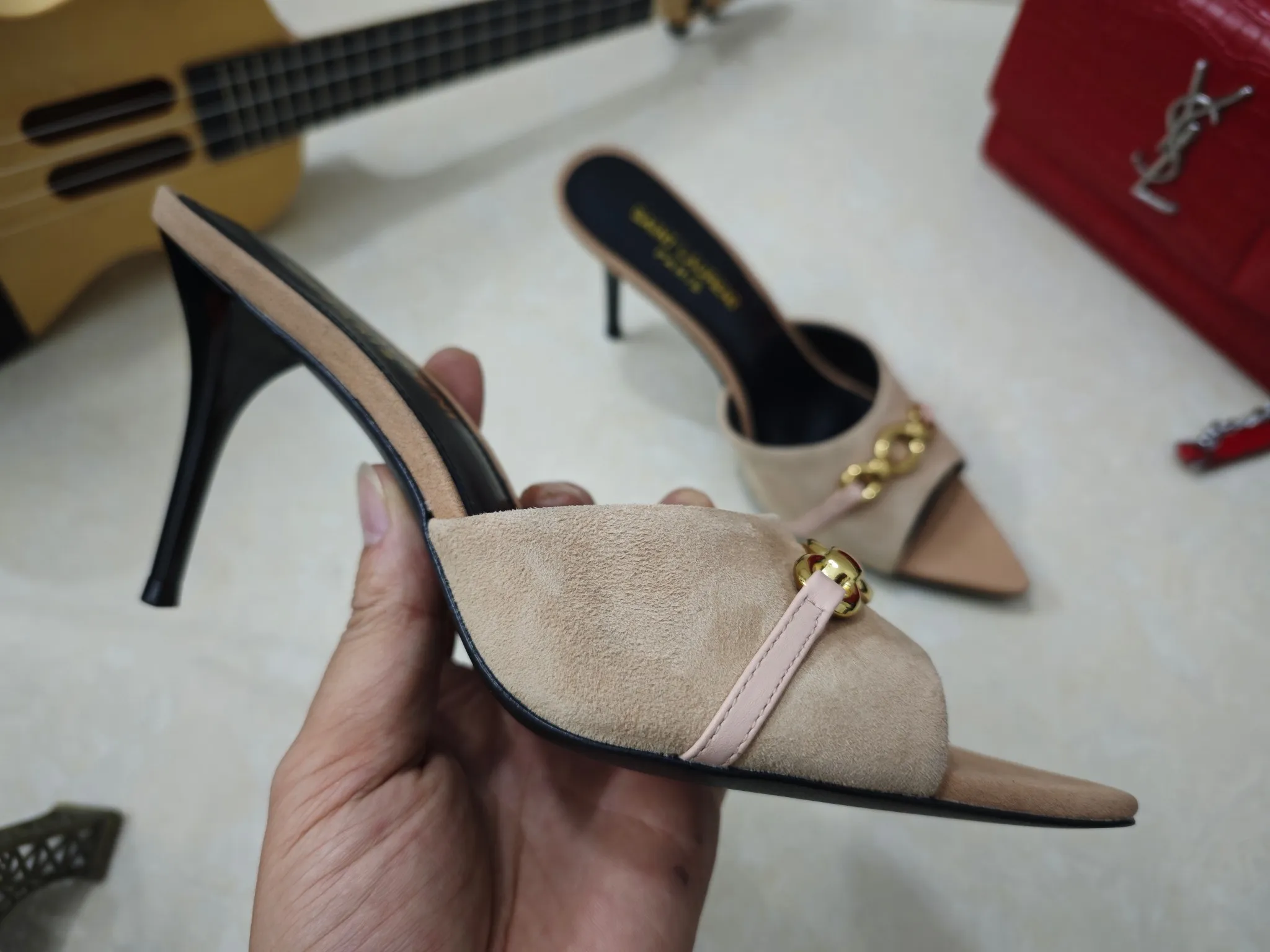 👟👟Ex-factory price 520👟👟【Saint Laurent】Yves Saint Laurent, stiletto heel YSL sandals💃2025 early spring counter synchronizes the latest styles, YSL, decoration👠 Classic and high-quality glamorous masterpieces, the hottest spring and summer series in the counter, with temperament, fashion, classic and attractive design style 😌The effect on the feet is particularly beautiful〰️, the materials are imported from Italy 🇮🇹Black sheep, lining, and foot pads; sheepskin, mid-heeled sandals, size 35-41 (34.41.42 must be customized, non-refundable) outsole; imported genuine leather outsole, with full counter packaging